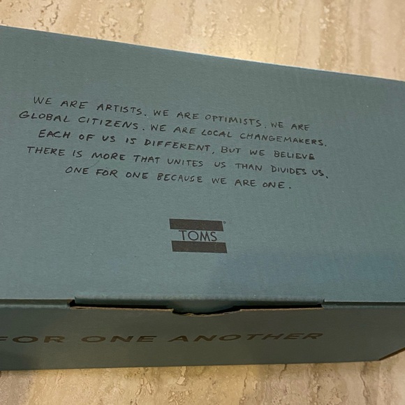 NIB Toms Classic Blue Glitter Sugar Cookies Faux Shearling Slip On Shoes, 7.5 - Picture 3 of 9